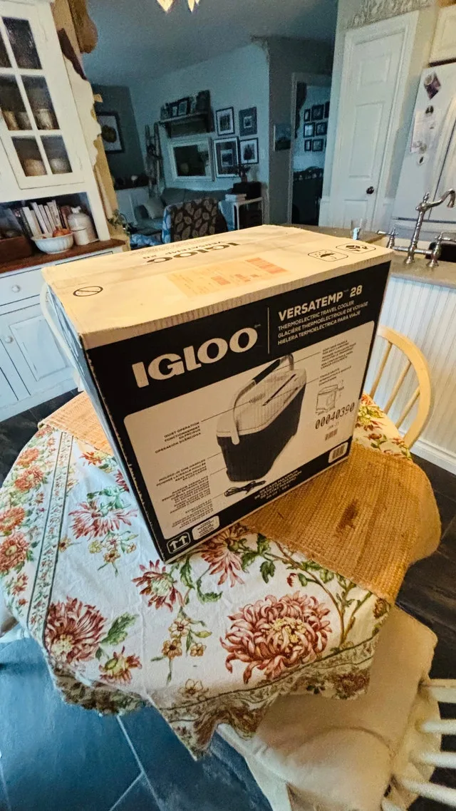 *BNIB* Igloo Versatemp™ Electric Cooler/Warmer image indicator(4)