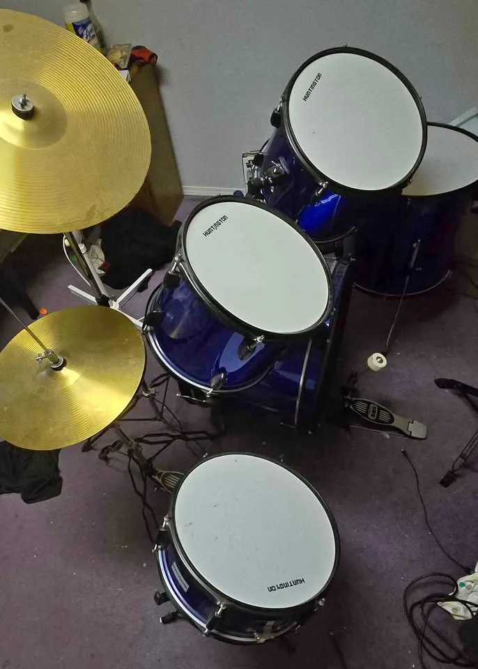 Huntington 5pc set plus 2 cymbals