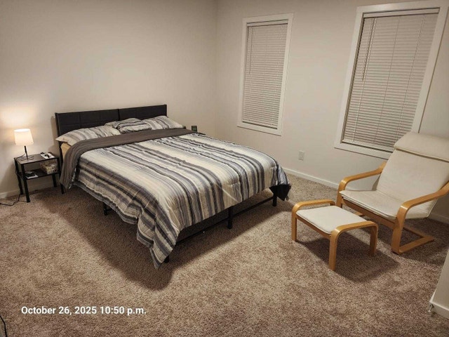 Queen mattrass and bed- used for only 5monthss