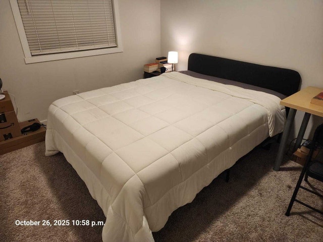 Queen mattrass and bed- used for only 5monthss - photo 3