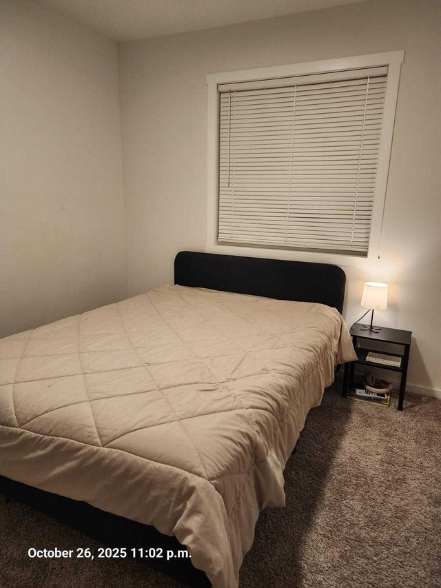 Queen mattrass and bed- used for only 5monthss - photo 4