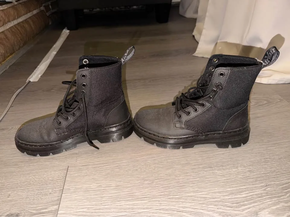 Womens Dr. Martens image indicator(4)