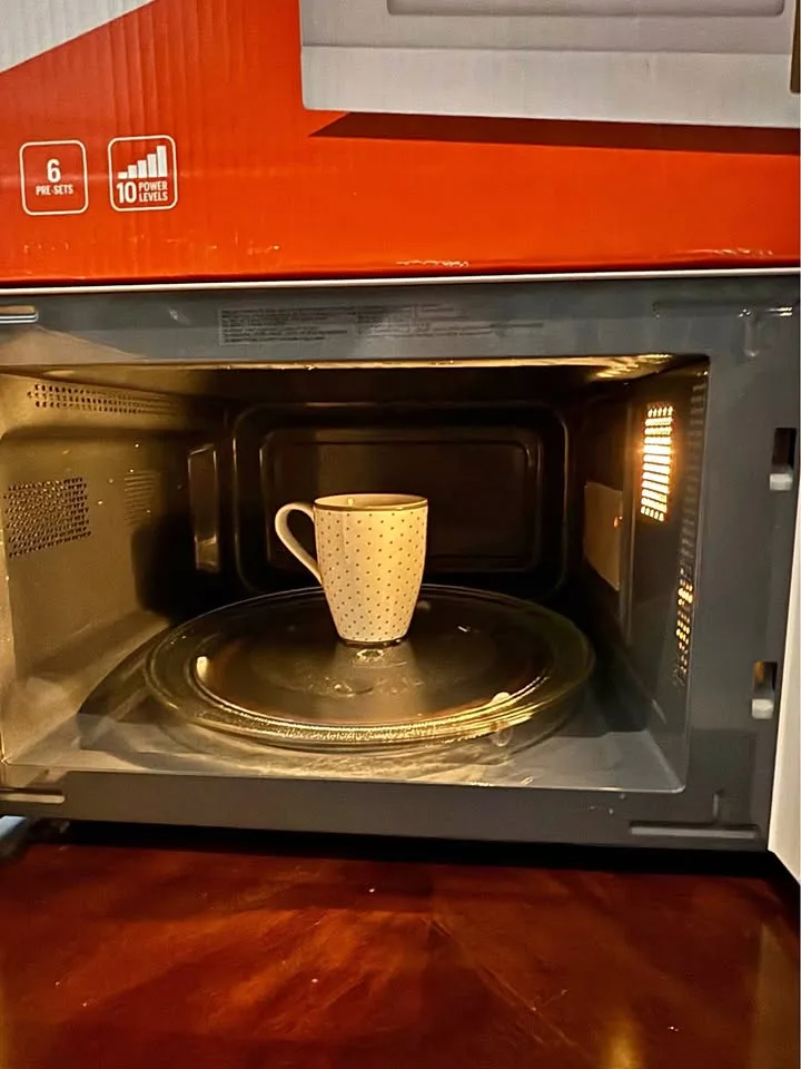 PADERNO 1000 Watt Microwave