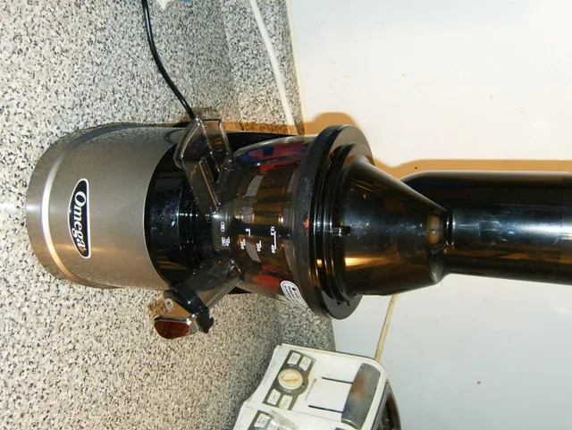 OMEGA BRAND VERTICAL JUICER-BRAND NEW NEVER USED image indicator(3)