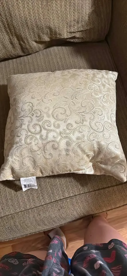 Beige Couch/Throw Pillows thumbnail