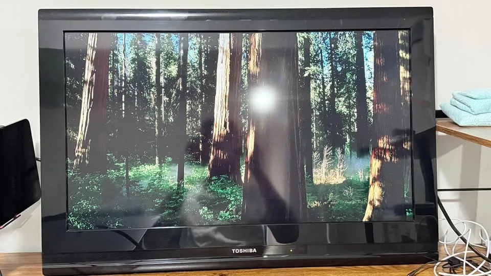 Toshiba 32” Tv no remote image indicator(2)