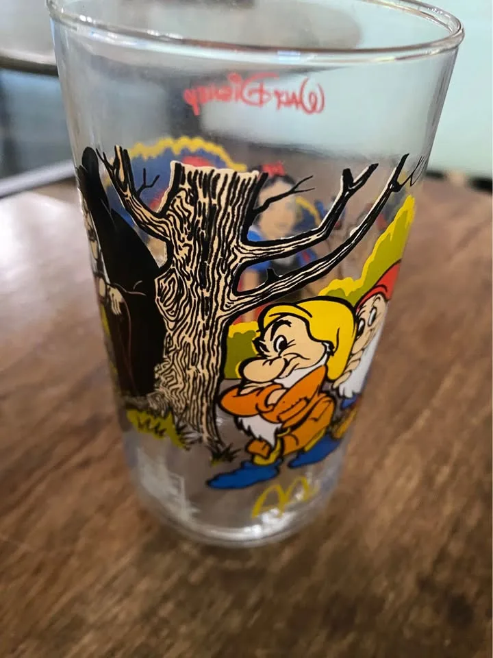 Walt Disney - Peter Pan and Snow White Glass Coke McDonalds Cana image indicator(2)