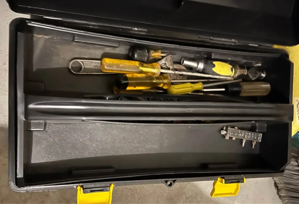 Tool boxes with tools image indicator(8)