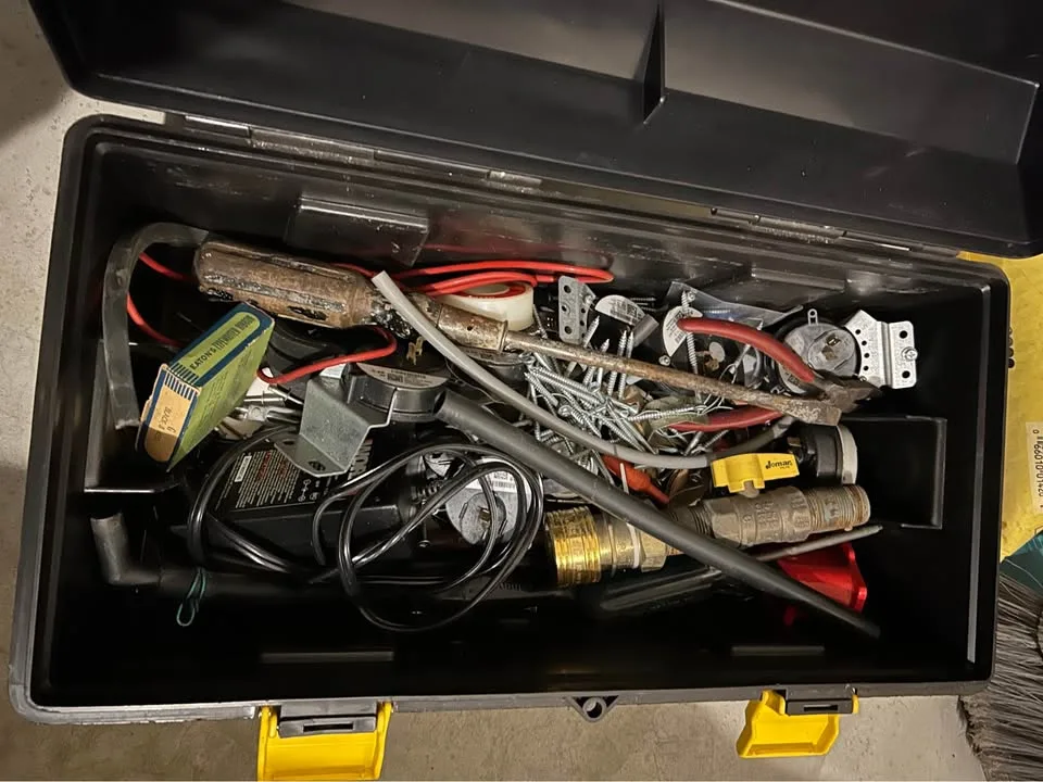 Tool boxes with tools image indicator(9)