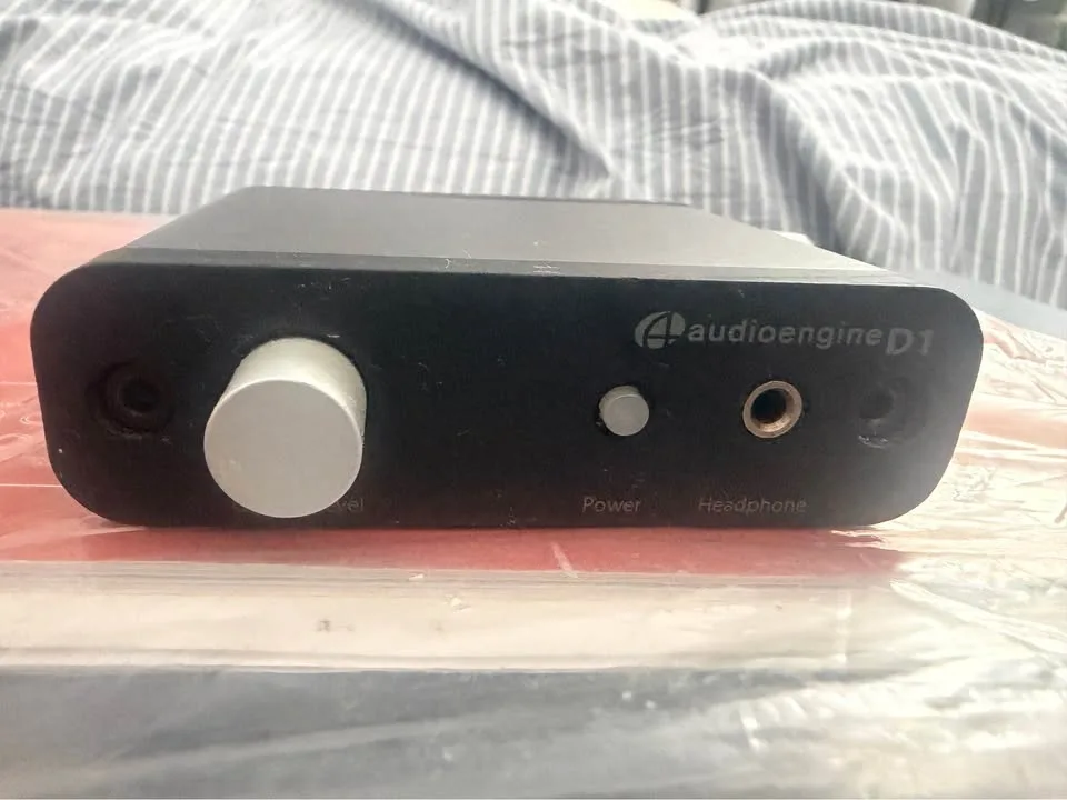 Audioengine D1 32 Bit Desktop Headphone Amp and DAC thumbnail