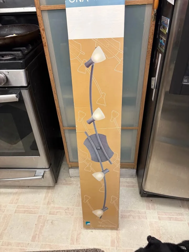 Bathroom light new in box image indicator(4)