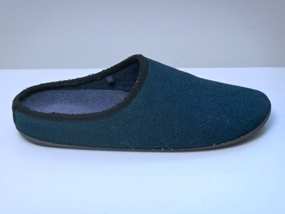 Blue Indoor Slippers (M6-6.5 / W7-8) 🥕