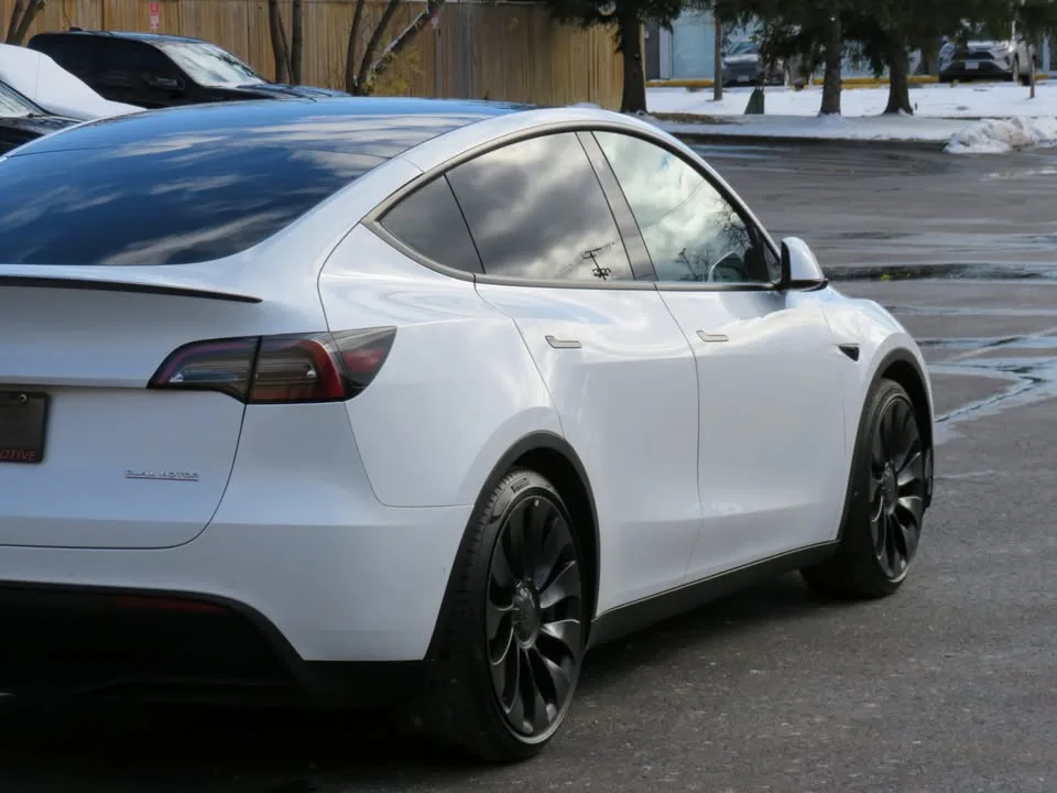 2022 Tesla Model Y Performance AWD No Accidents image indicator(6)