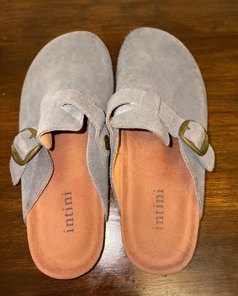 Brand new Intini unisex Suede Clogs, Size 40 image indicator(9)