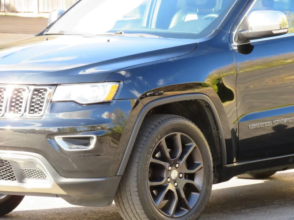 2017 Jeep Grand Cherokee 4WD Limited w/Panoroof Navi image indicator(2)