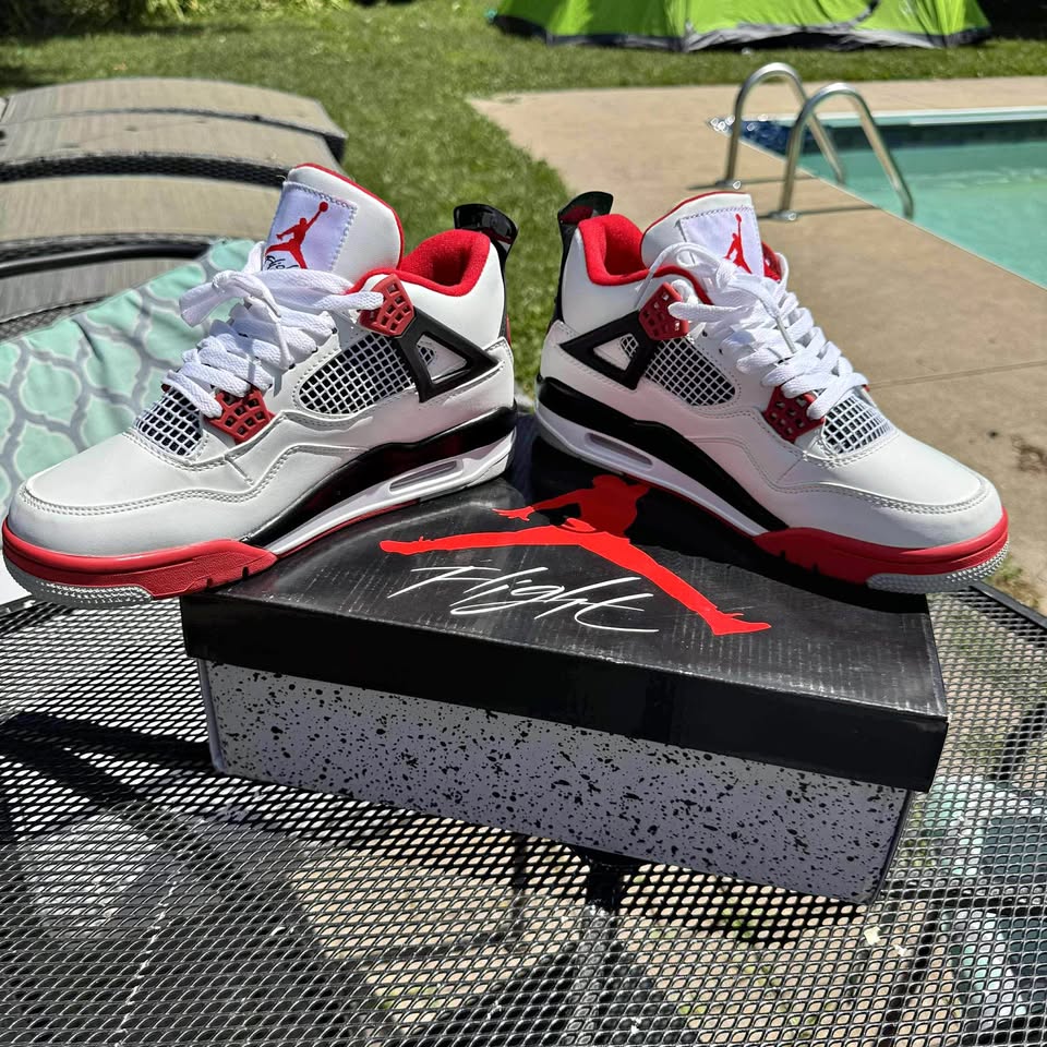 Jordan 4 Retro “Fire red” dm for size