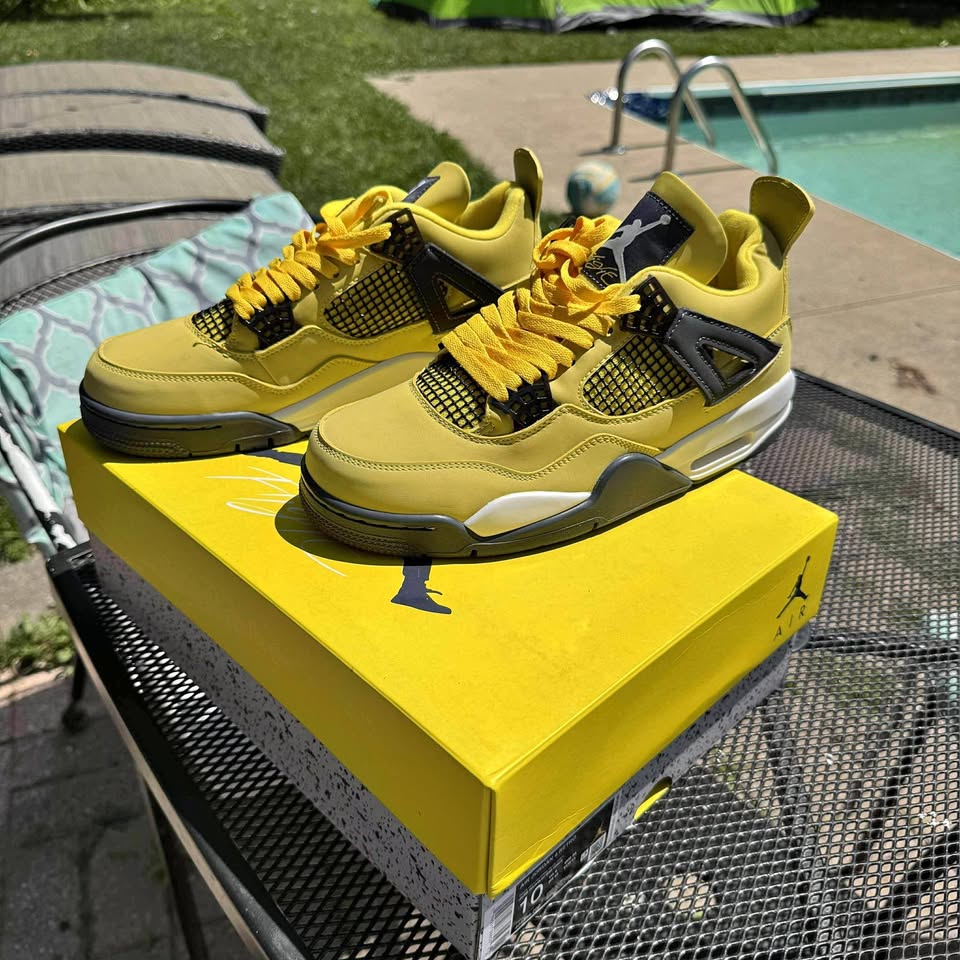 Jordan 4 “Lightning” dm for size