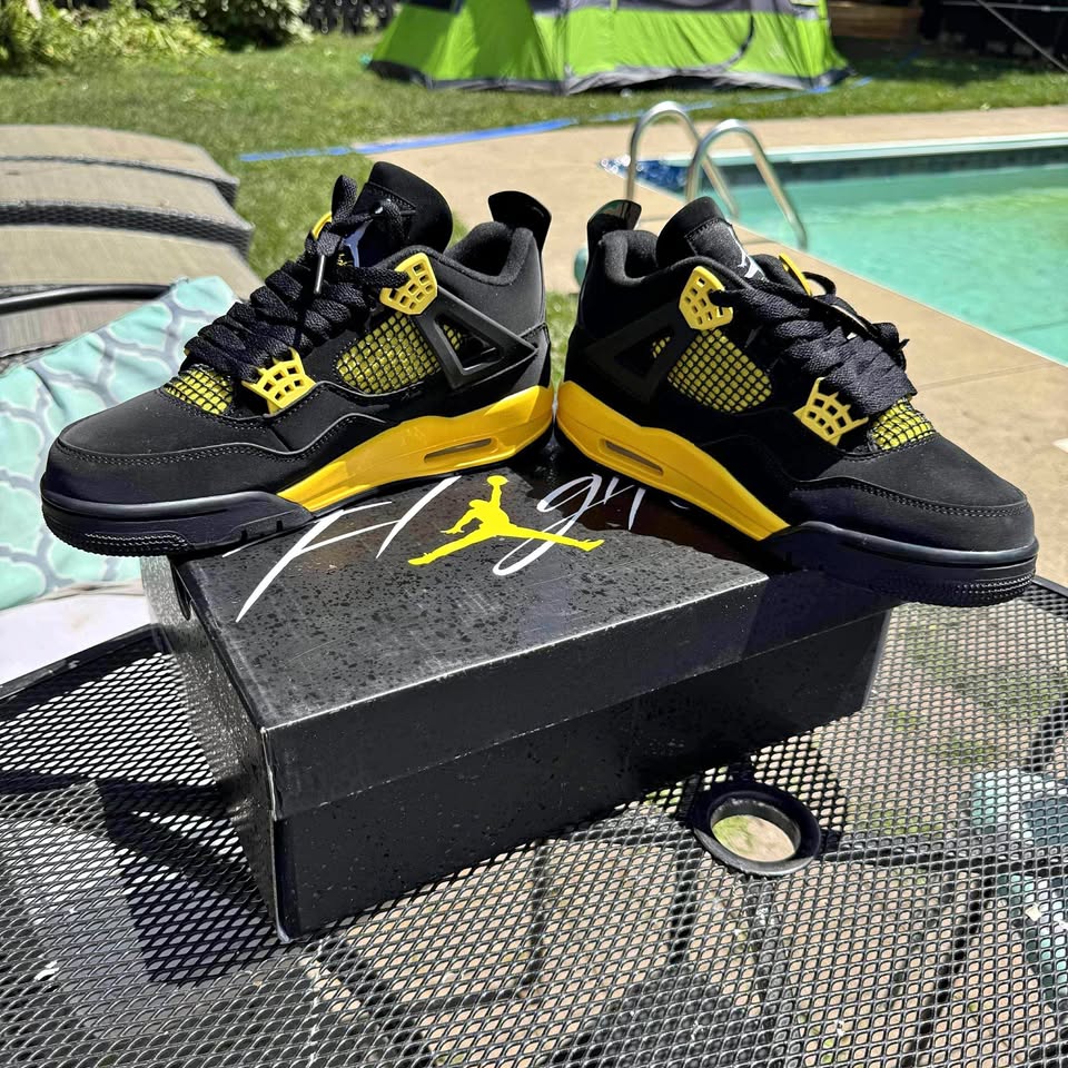 Jordan 4 “yellow thunders” dm for size