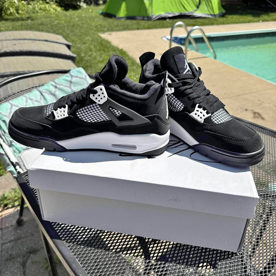Jordan 4 “white thunders” dm for size