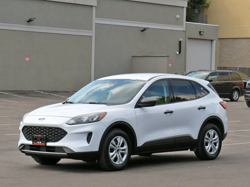 2021 Ford escape awd - no accidents - one owner - uber - financi thumbnail