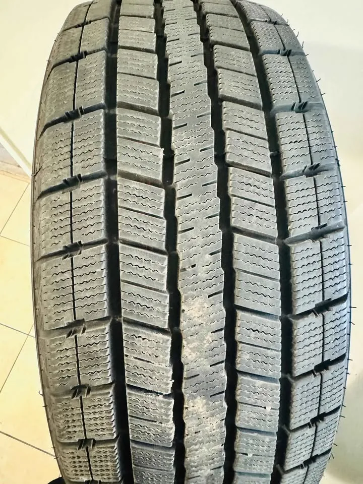 Set of 4 Winter Tires – No Rims image indicator(3)