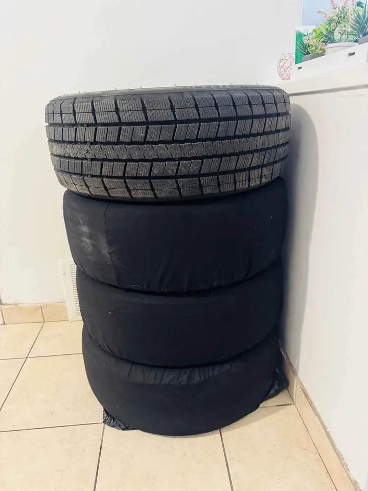 Set of 4 Winter Tires – No Rims image indicator(8)