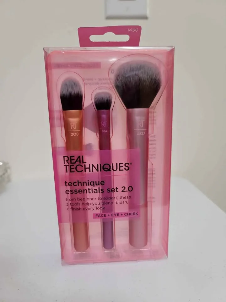 NEW Real Techniques Makeup Brush Set thumbnail