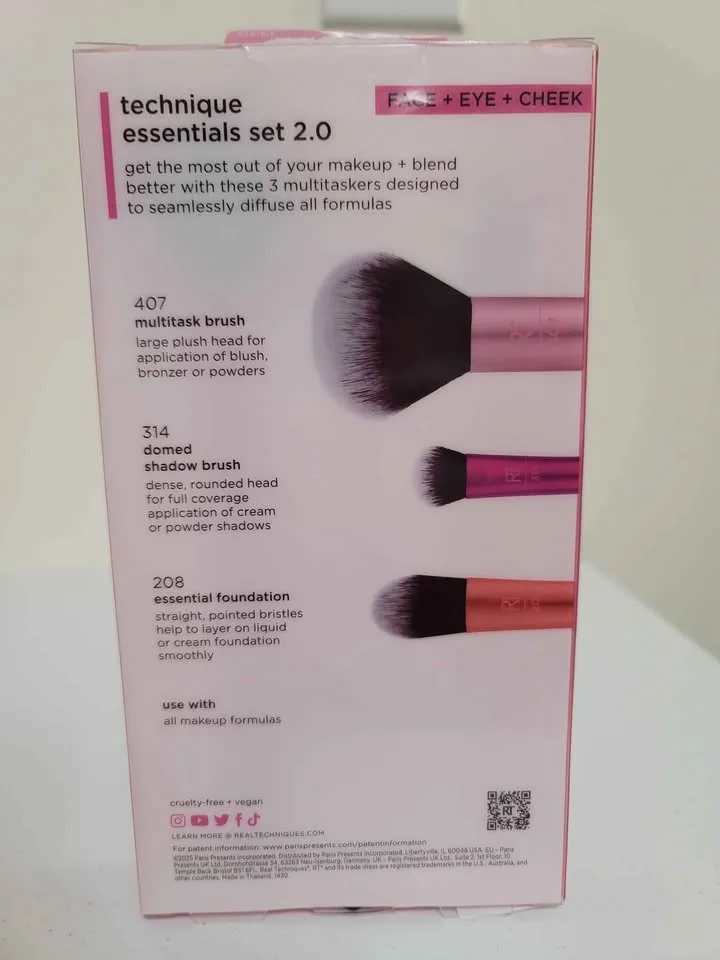 NEW Real Techniques Makeup Brush Set image indicator(2)
