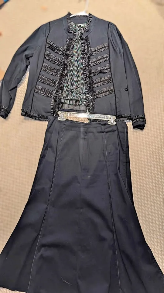 Stylish Vintage Simon Chang Ladies Outfit