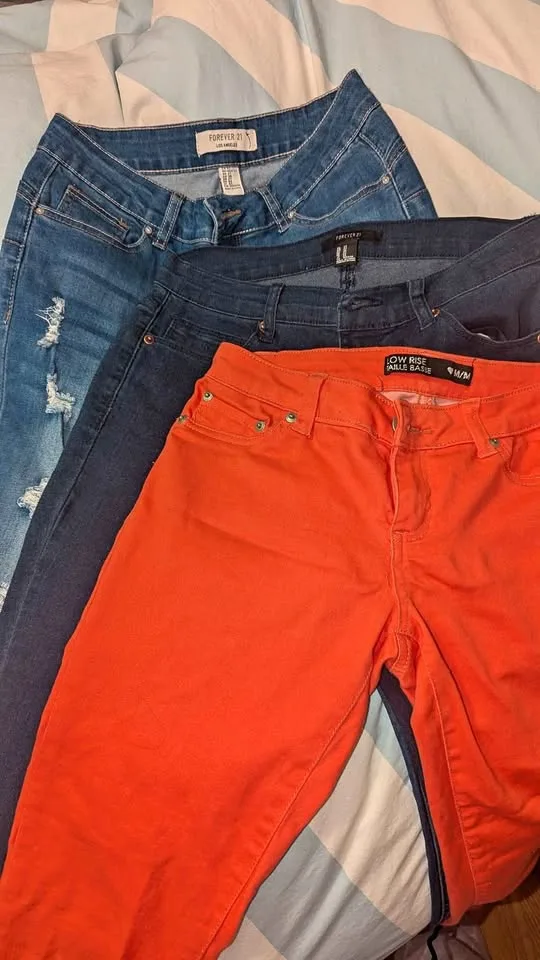 Size 27 stretchy Jeans/Capris