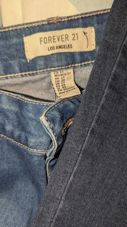 Size 27 stretchy Jeans/Capris image indicator(4)