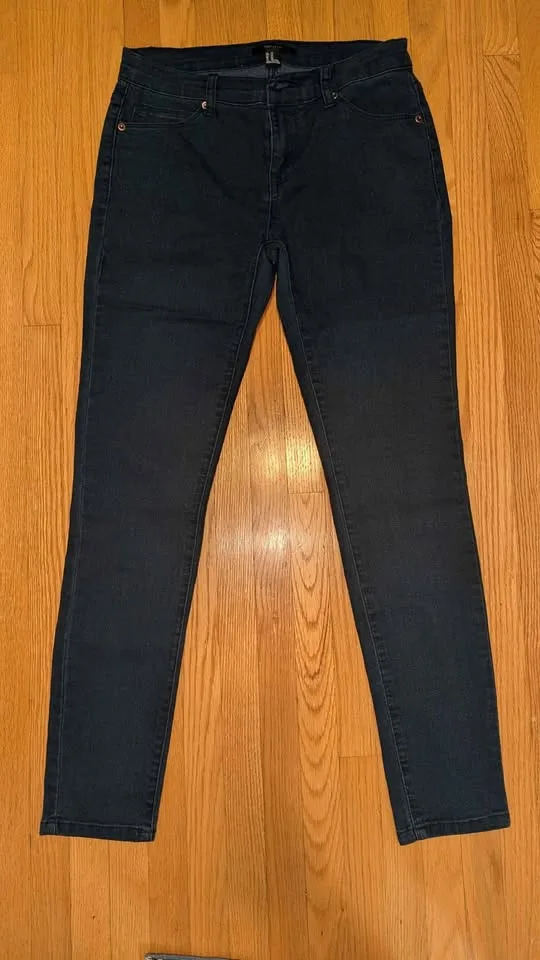 Size 27 stretchy Jeans/Capris image indicator(7)