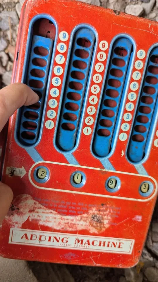 Vintage Wolverine Tin Adding Machine (1940s–50s) image indicator(4)