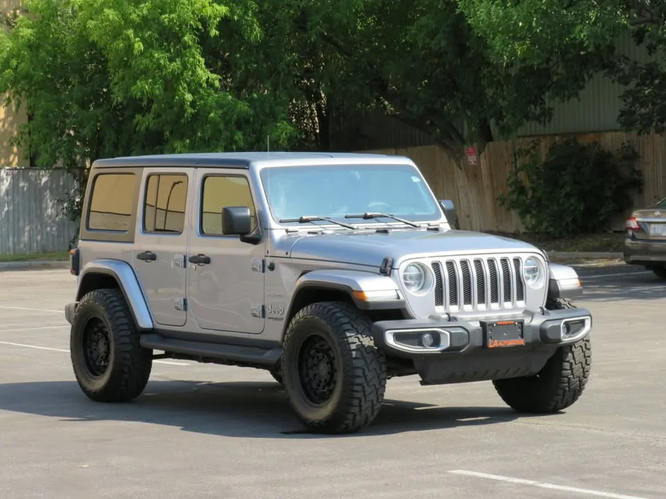 2019 Jeep wrangler unlimited sahara 4x4 upgraded rims image indicator(4)