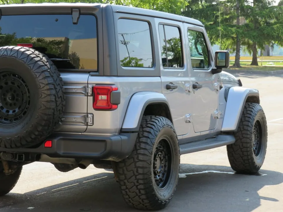 2019 Jeep wrangler unlimited sahara 4x4 upgraded rims image indicator(5)