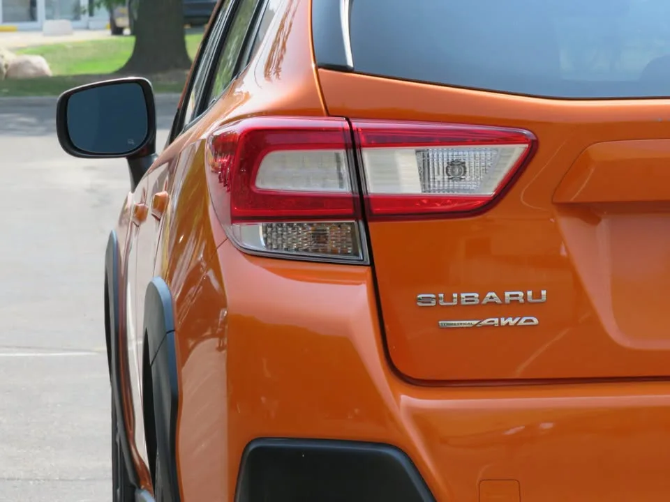 2018 Subaru crosstrek touring awd w/ carplay b.camera heated sea image indicator(9)