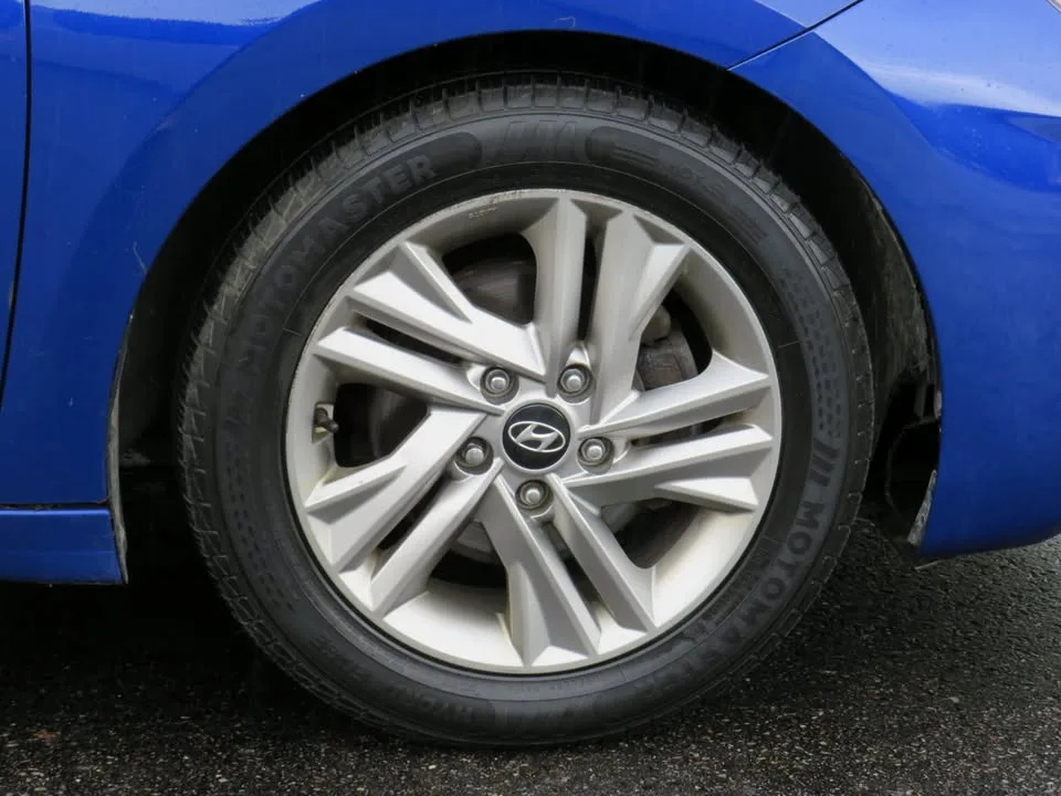 2019 Hyundai Elantra Preferred w/Carplay Blind Spot image indicator(4)