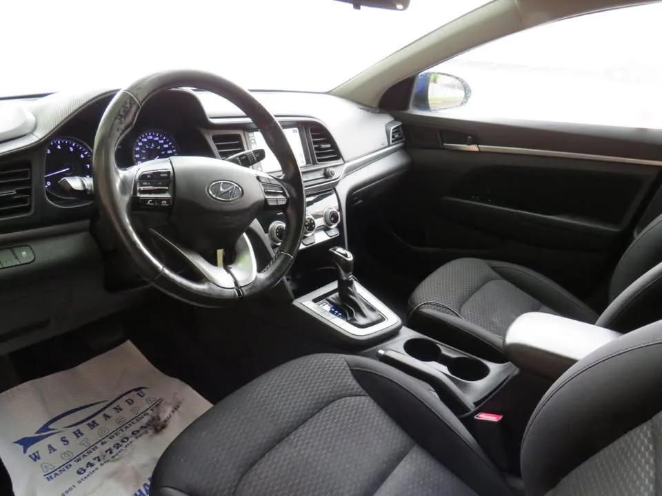 2019 Hyundai Elantra Preferred w/Carplay Blind Spot image indicator(9)