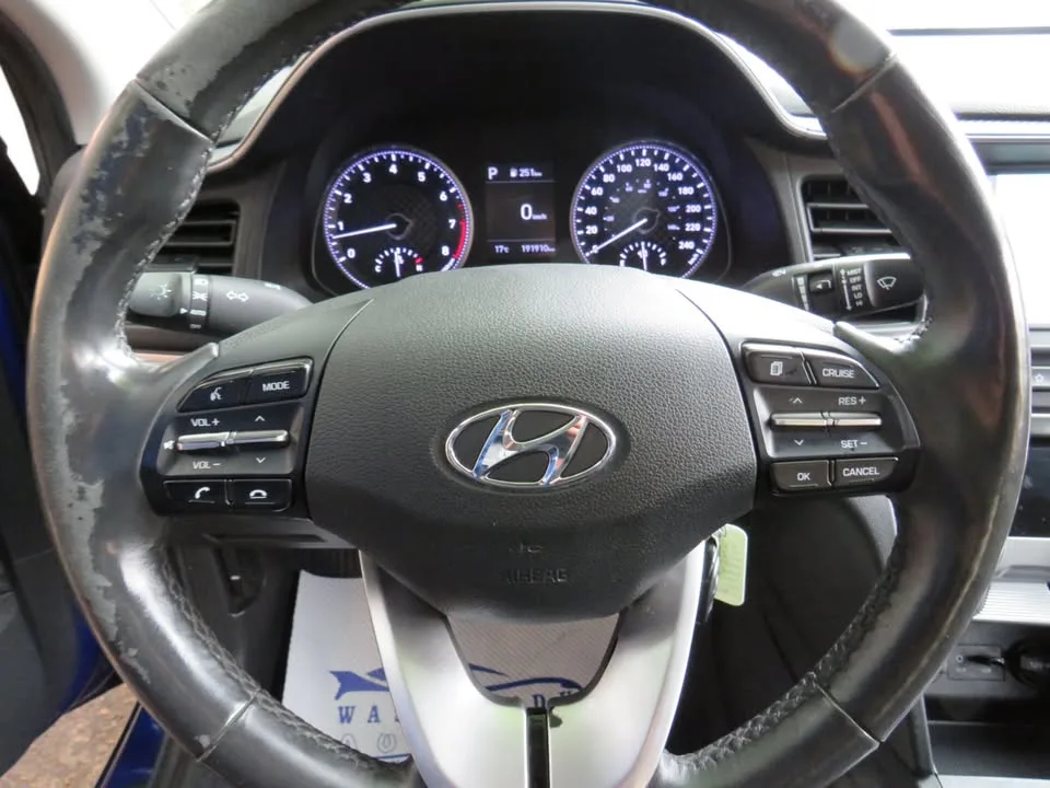 2019 Hyundai Elantra Preferred w/Carplay Blind Spot image indicator(10)