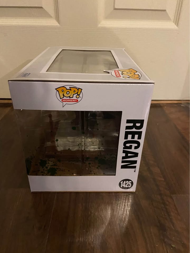 Exorcist Regan in Bed Funko Pop Funko Shop Exclusive - photo 2