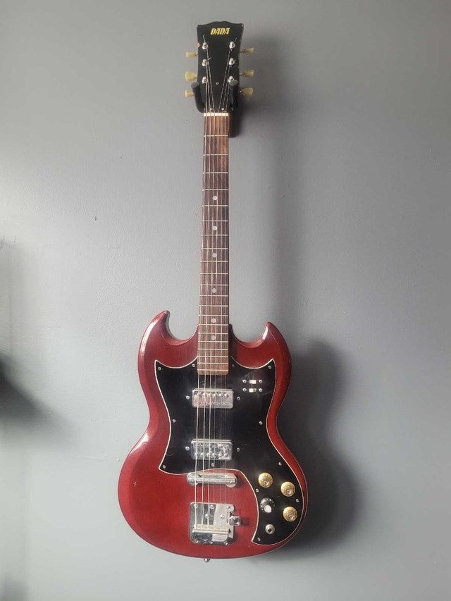 Dana electric guitarc