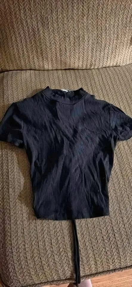 Black crop top thumbnail