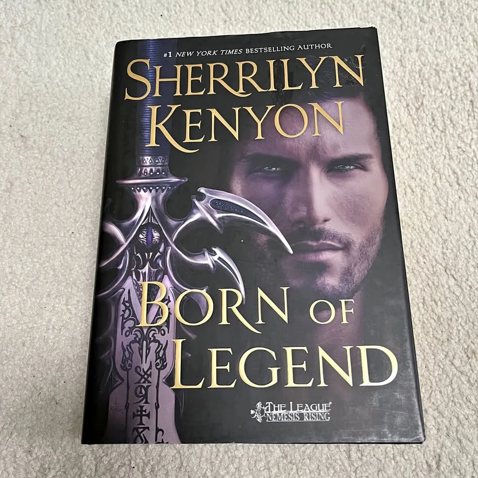 Born of Legend - Sherrilyn Kenyon (9th Book) thumbnail