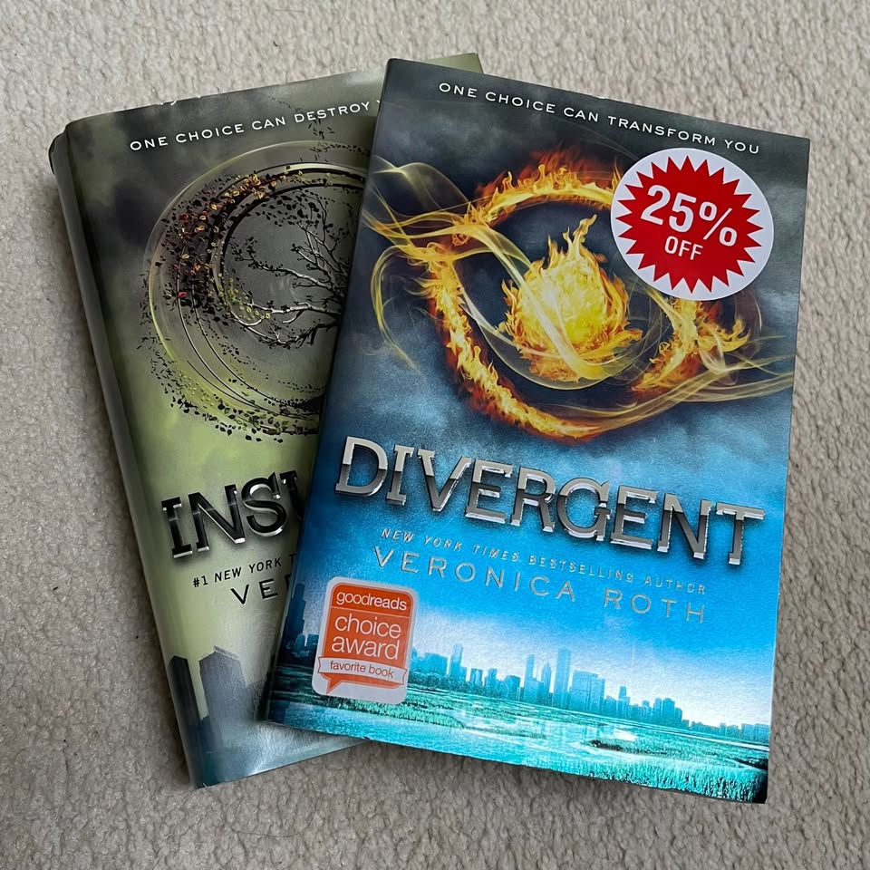 Divergent Series - by Veronica Roth