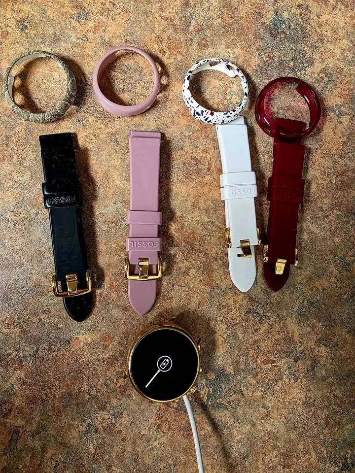 Fossil Gen6 + 4 straps and 4 covers image indicator(2)