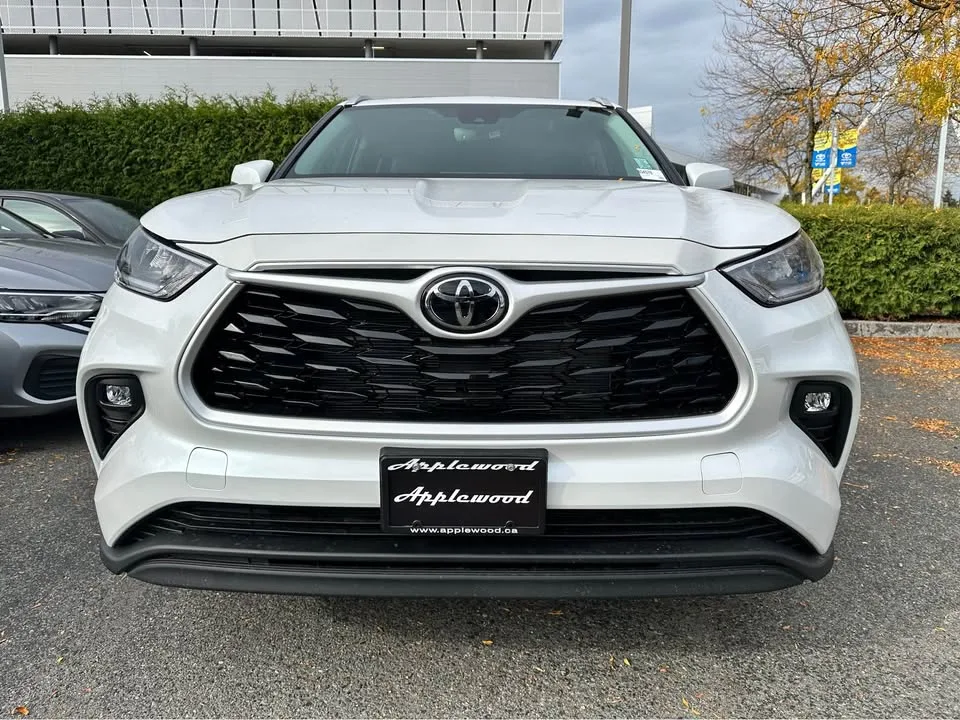 2025 Toyota Highlander Hybrid XLE AWD image indicator(2)