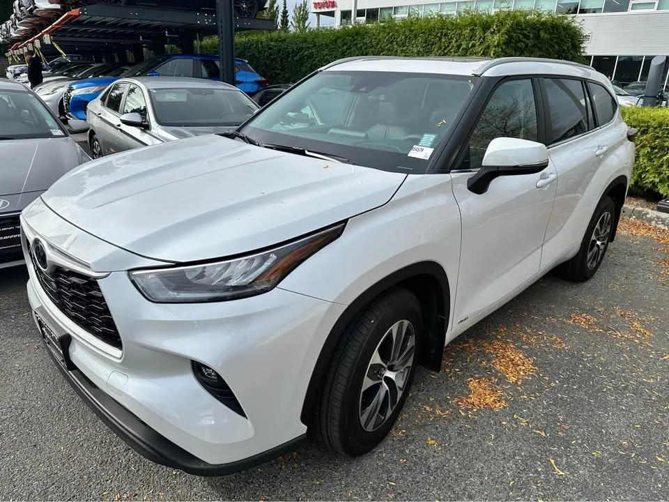 2025 Toyota Highlander Hybrid XLE AWD image indicator(4)