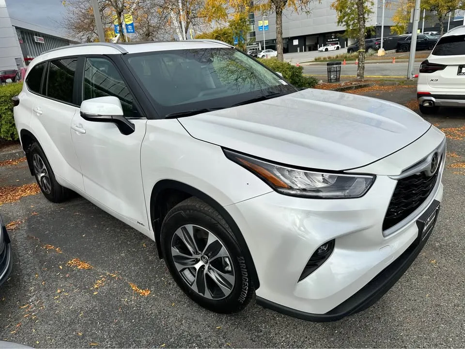 2025 Toyota Highlander Hybrid XLE AWD image indicator(6)
