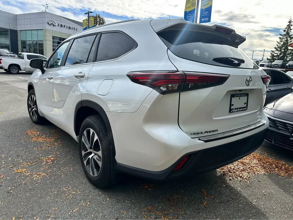 2025 Toyota Highlander Hybrid XLE AWD image indicator(8)