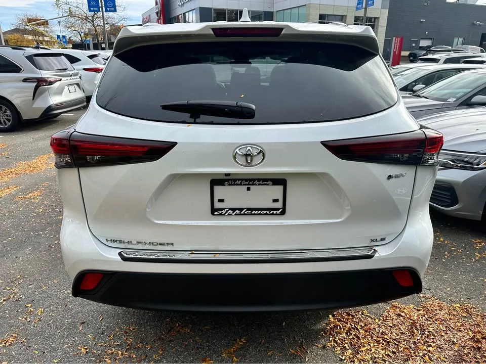 2025 Toyota Highlander Hybrid XLE AWD image indicator(9)